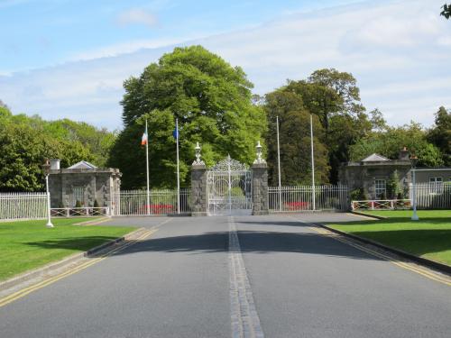 Ворота при въезде в Резиденцию Президента Ирландии