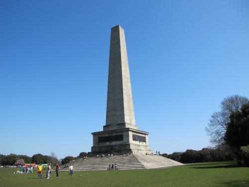 Велигтон Монумент в Фэникс Парке Дублина