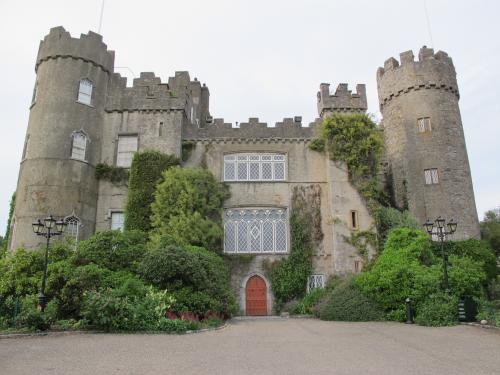 замок Малахайд в Ирландии